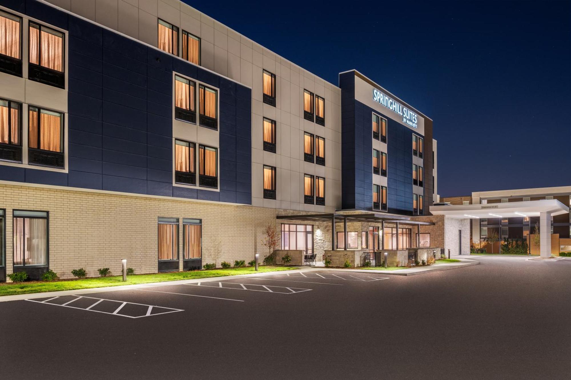 Springhill Suites By Marriott Menomonee Falls 外观 照片