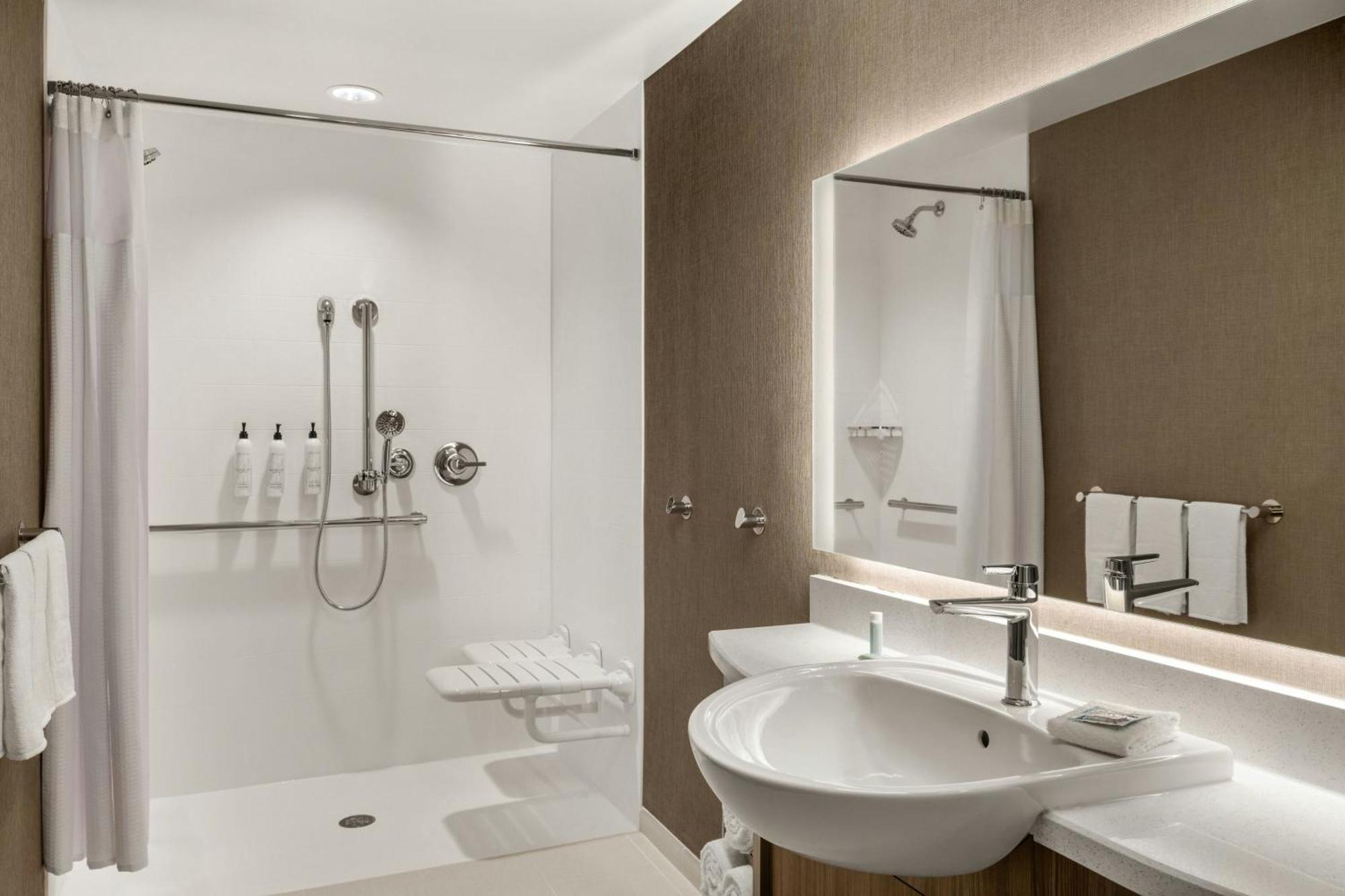 Springhill Suites By Marriott Menomonee Falls 外观 照片